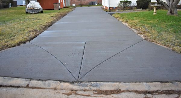 Apron Pouring in Lithonia
